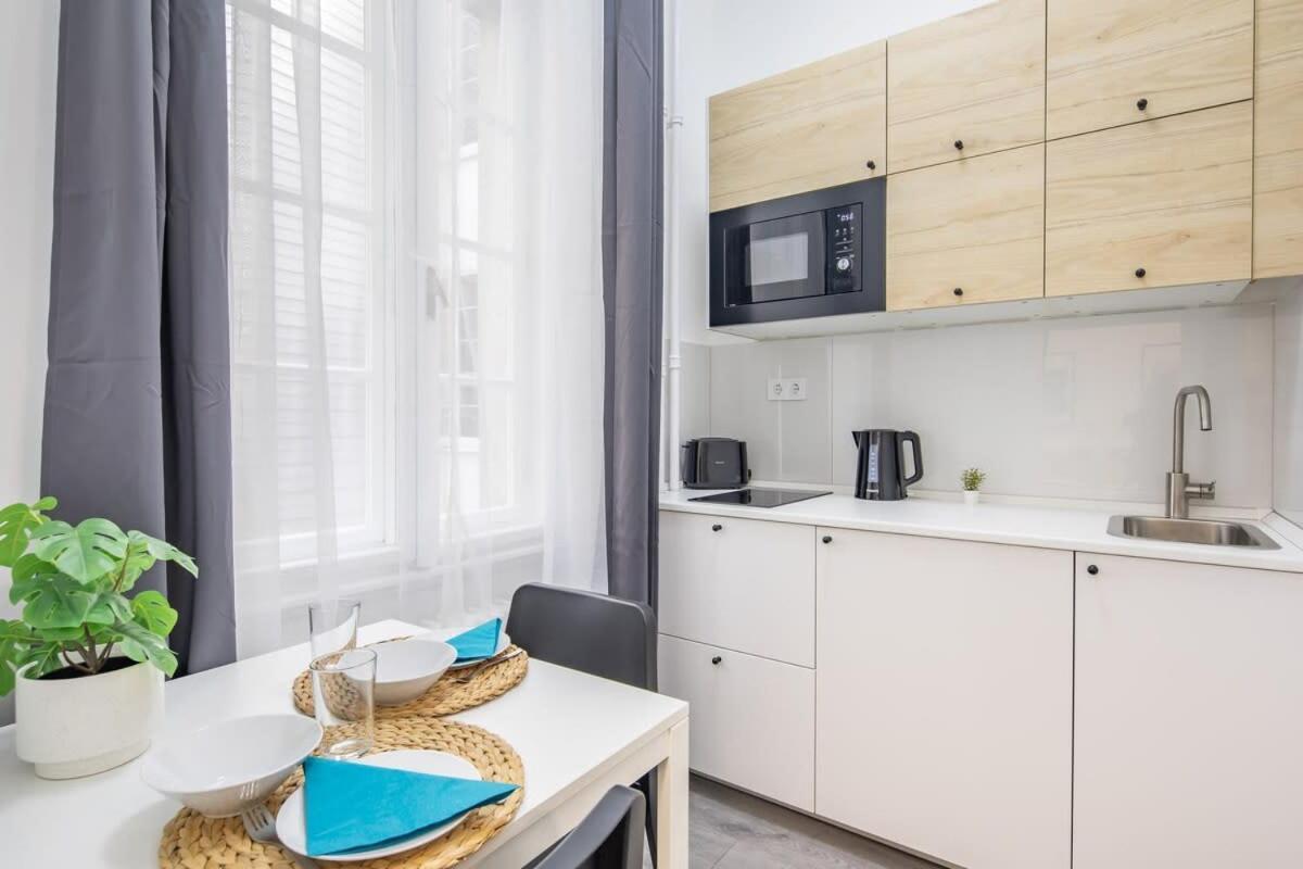 Ultra Central Mini Studio Budapest Bagian luar foto